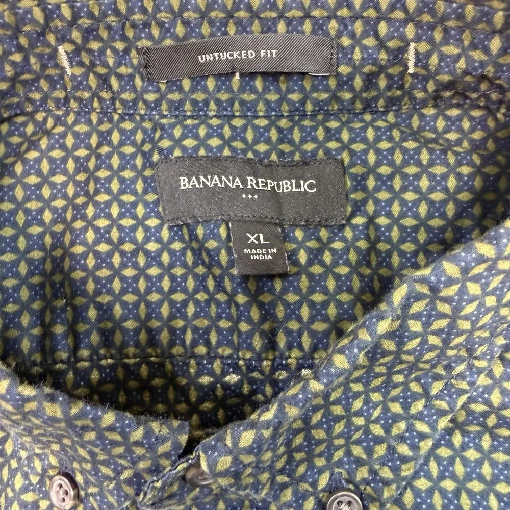 Banana Republic Mens Button Up Shirt XL Navy Pattern Untucked Fit Long Sleeve